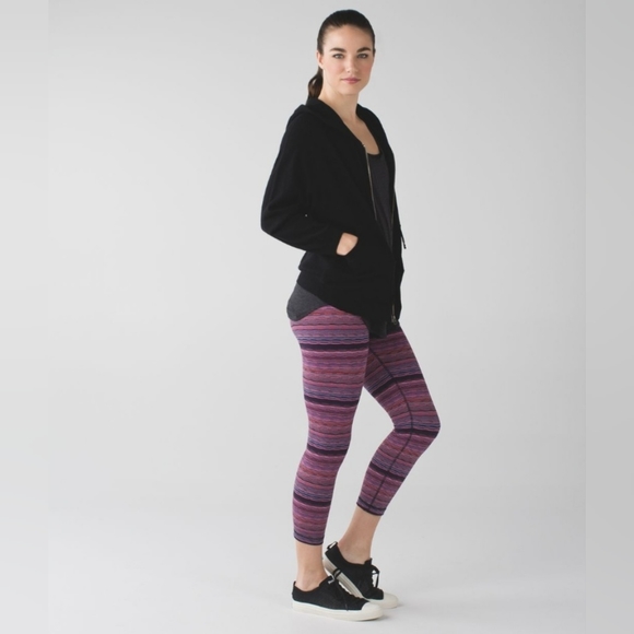 Lululemon Wunder Under Crop III - Picture 5 of 8